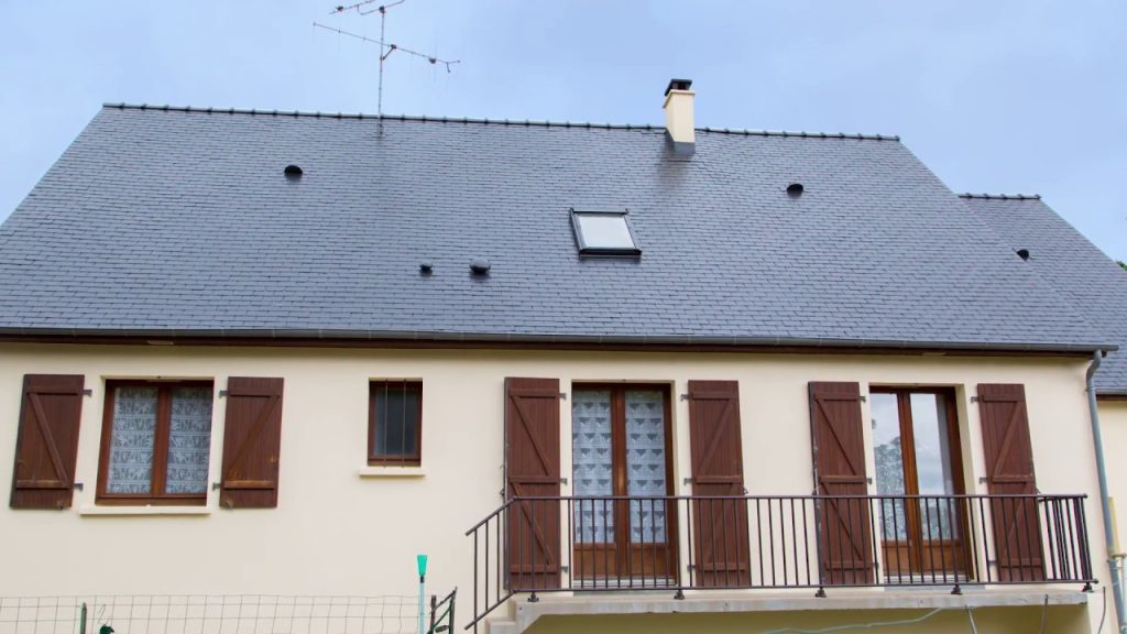 artisan couvreur charpentier cugnaux renovation toiture tuiles en ardoises